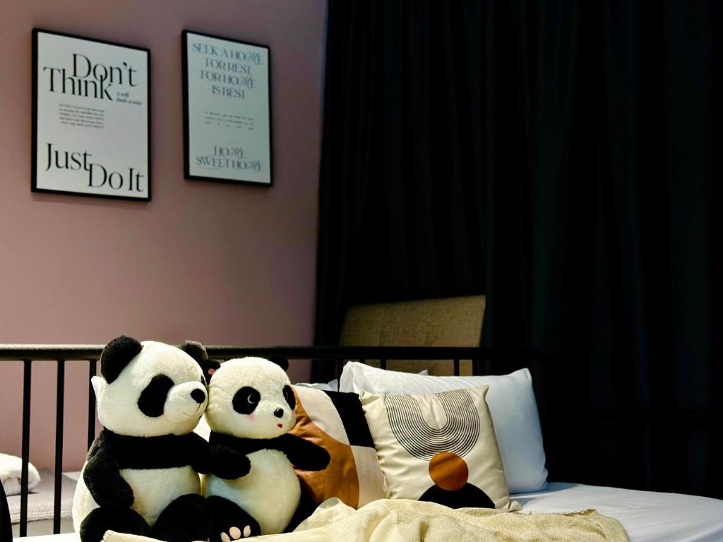 New Comfy Urban Suite Homestay at Georgetown for family by Urban Staycations photo 1