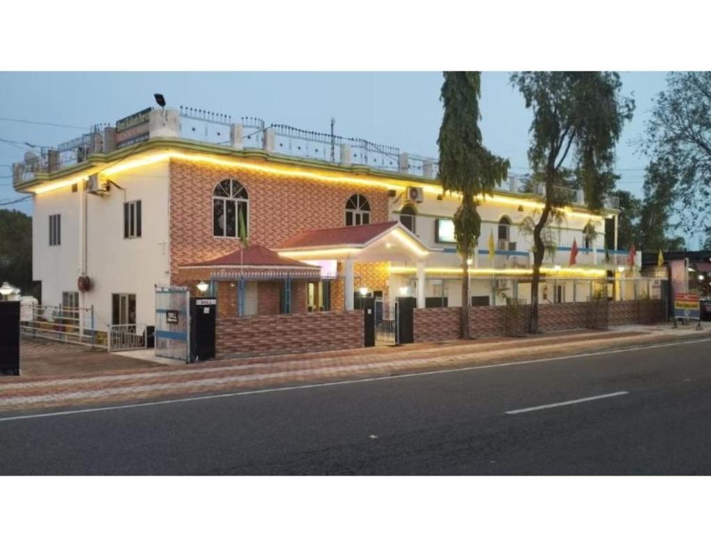 Hotel Kailash Parvat, Chintpurni, HP photo 1