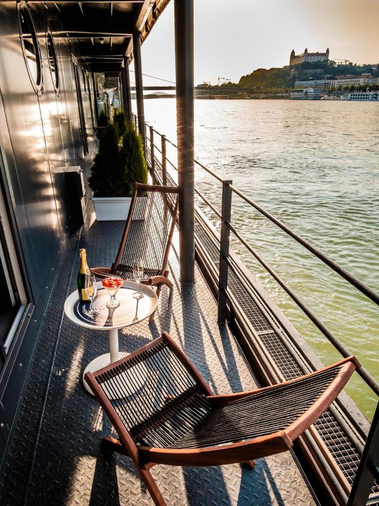Двухместный (Double Room Danube with Balcony), Botel Dunajský Pivovar