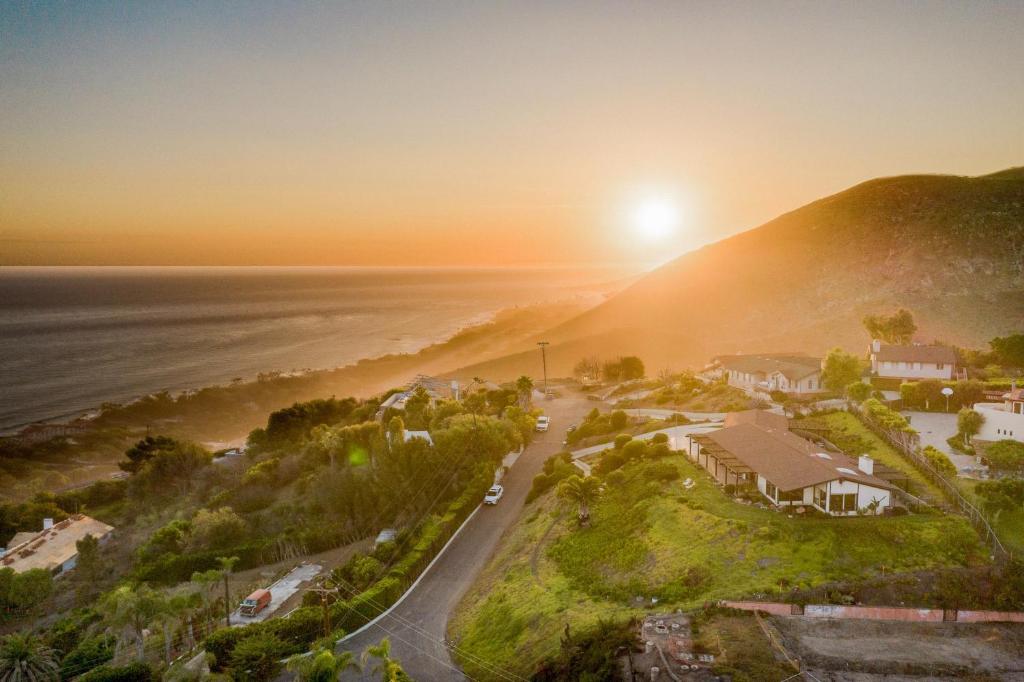 Cliffridge by AvantStay Lush Malibu Hills Estate w Breathtaking Ocean Views photo 2