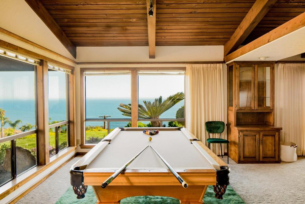 Cliffridge by AvantStay Lush Malibu Hills Estate w Breathtaking Ocean Views photo 4