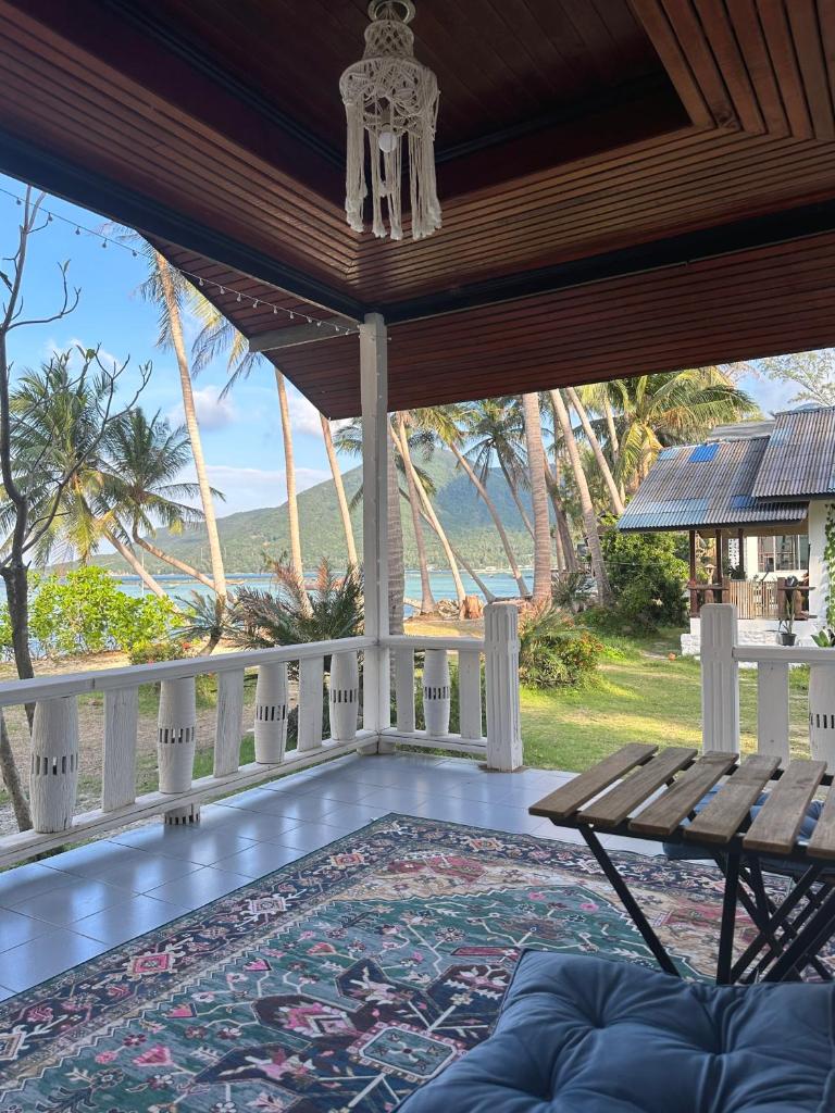 Beachfront house in Chaloklum photo 1