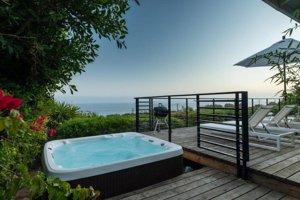 Bluff by AvantStay Gorgeous Malibu Getaway w Hot Tub Spectacular Ocean Views photo 1