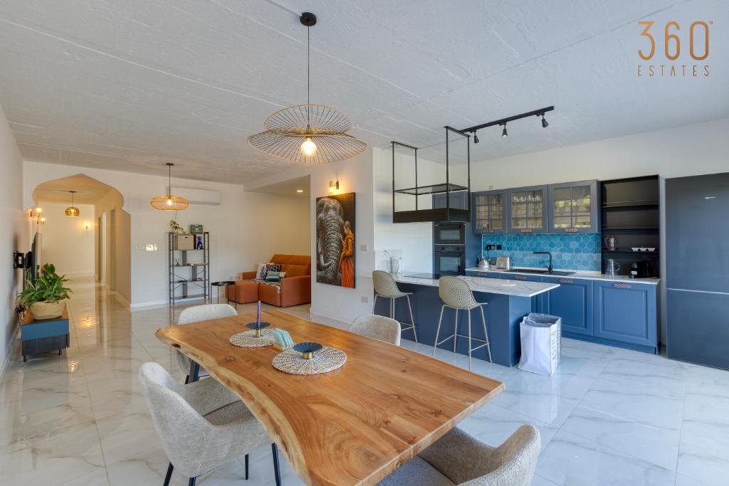 A lovely, central 2BR penthouse with large outdoor by 360 Estates photo 4