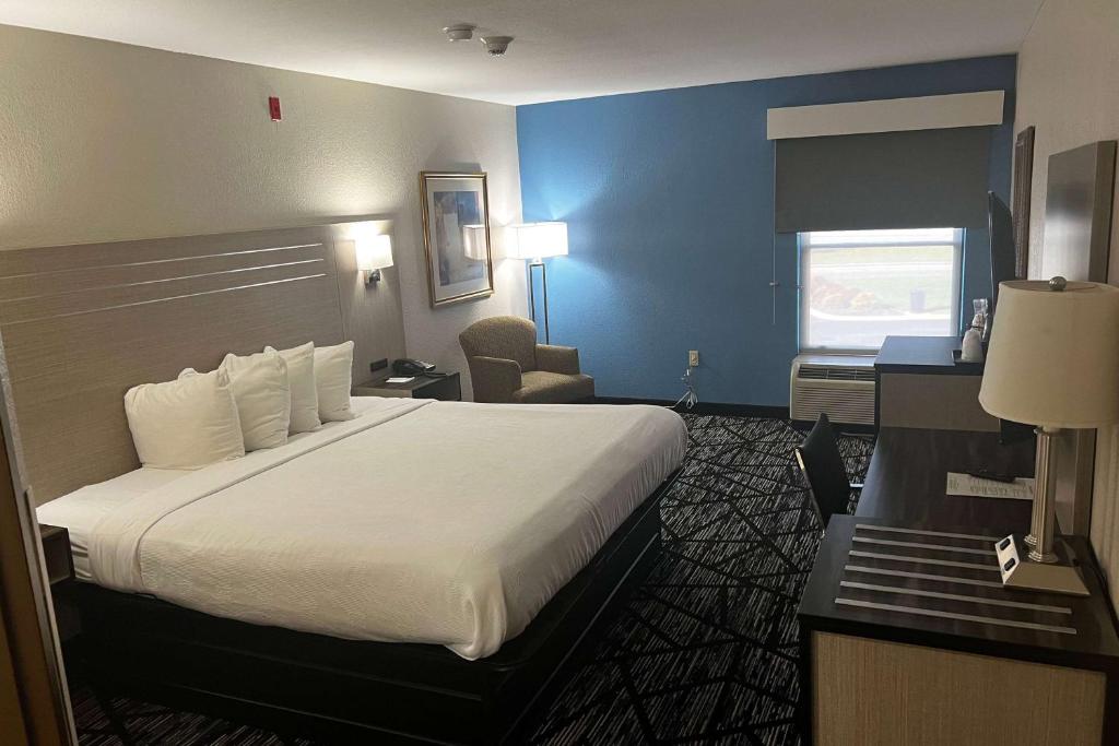Baymont By Wyndham Monroe Ohio photo 4