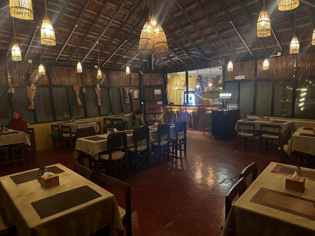 Hotel Tharu Garden And Beer Bar photo 4