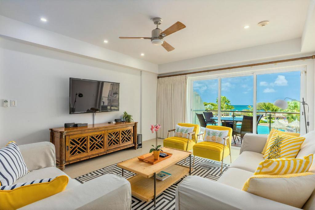 Feel At Home In This Perfect 2 Bdr With The View