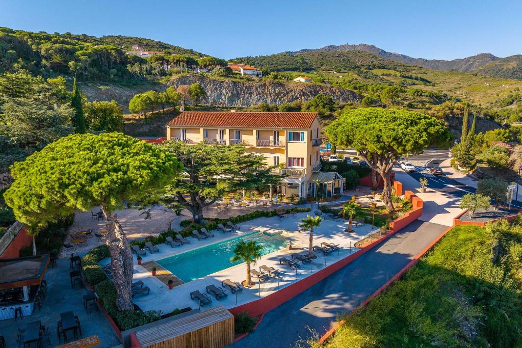 Les Jardins Du Cedre - Junior Suite with Terrace and Garden View and Port