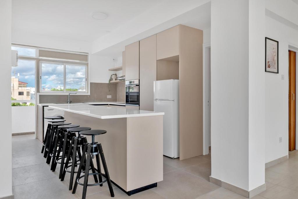 Phaedrus Living: Romanou Modern City Center Flat photo 1