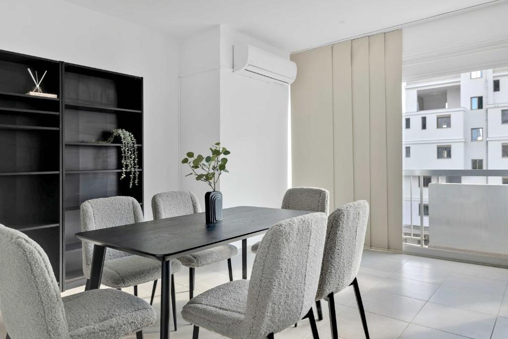Phaedrus Living: Romanou Modern City Center Flat photo 2