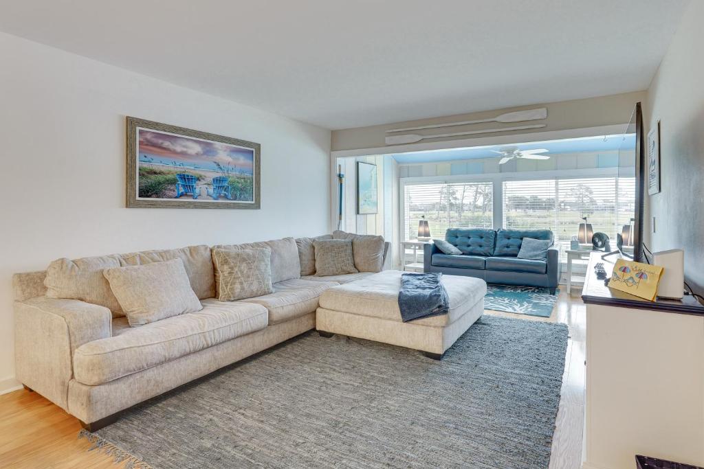 Modern Panama City Beach Condo 5 Mi to Beaches! photo 3