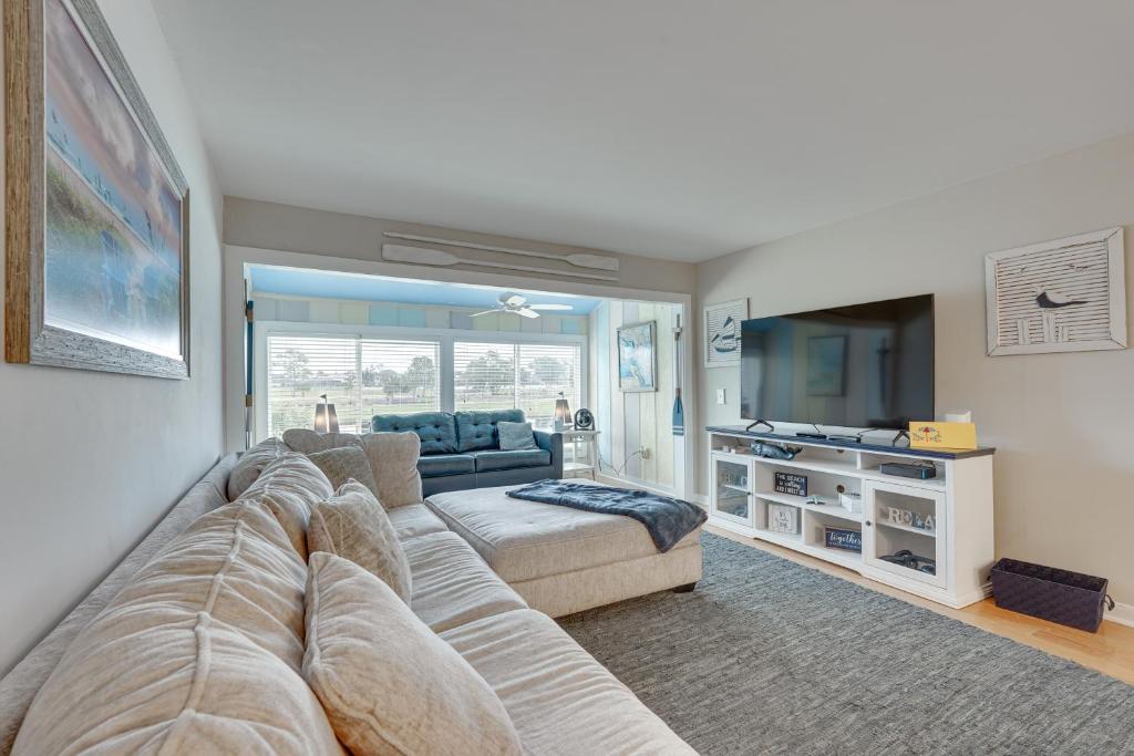 Modern Panama City Beach Condo 5 Mi to Beaches! photo 4