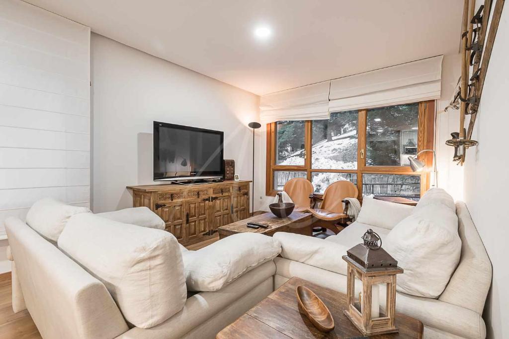 Bonaigua 007 by SeaMount Rentals photo 1