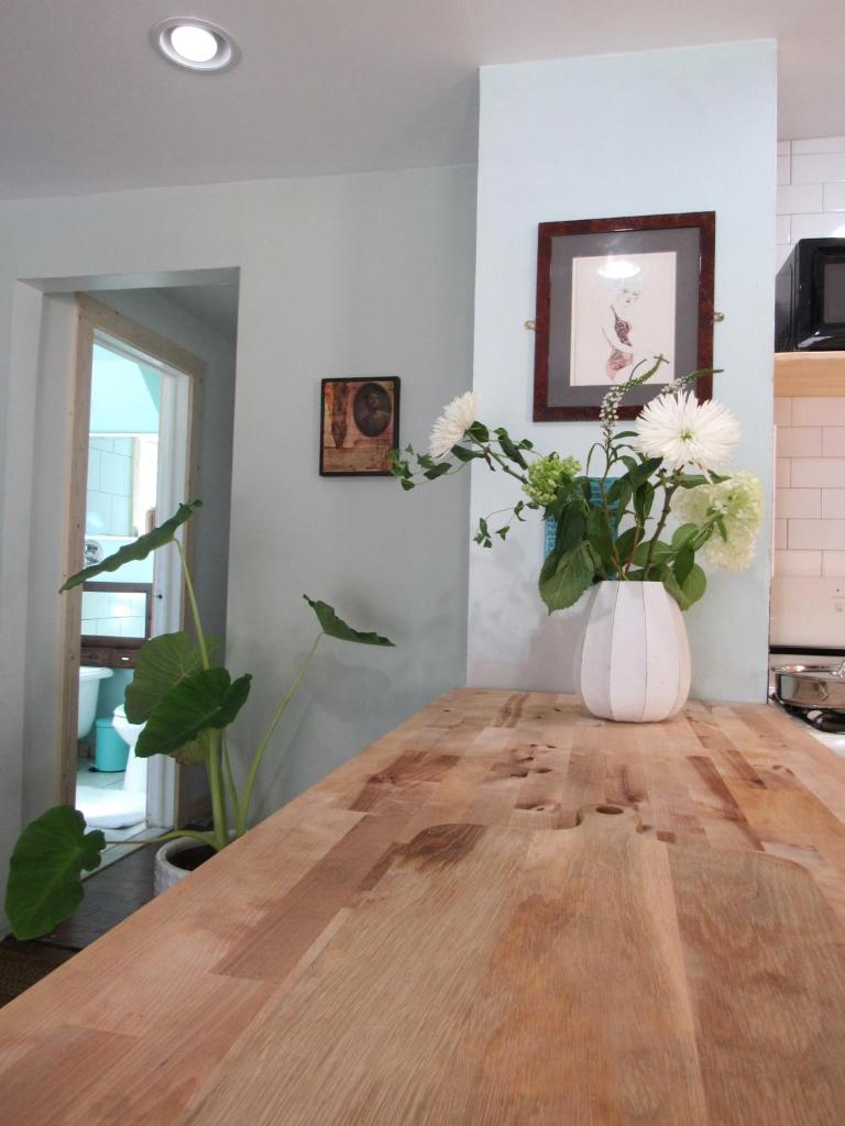 2 bedroom Apt photo 4