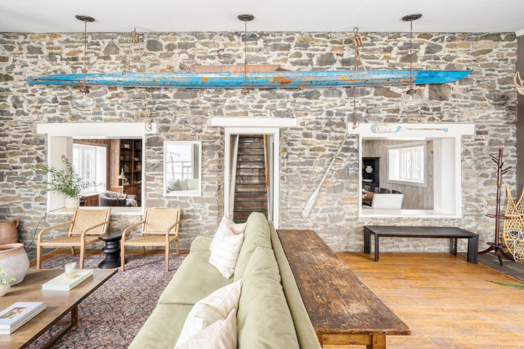 River Lodge by AvantStay 11 BR Historic Estate w Pool Views of Hudson photo 2