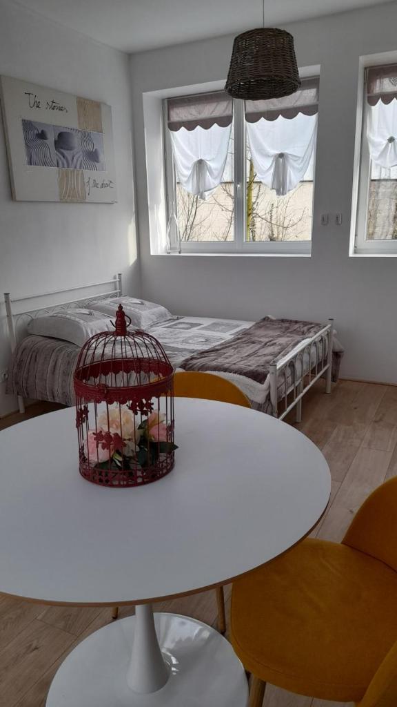 Gîte location meublée Aumale - studio en centre-ville - La maison en brique photo 1