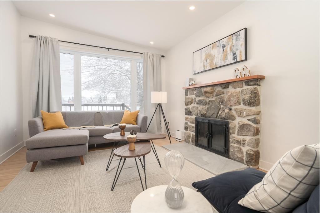 Contemporary renovated house in southshore MTL
