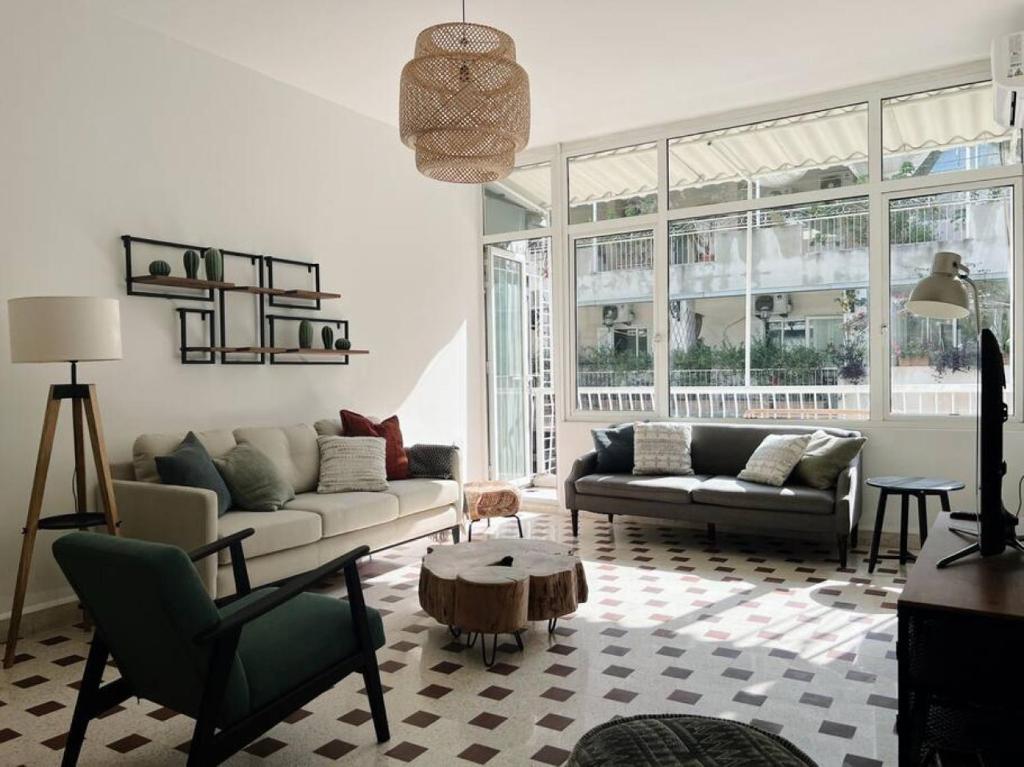 Sunny Eclectic 3BR house in Gemmayze photo 1