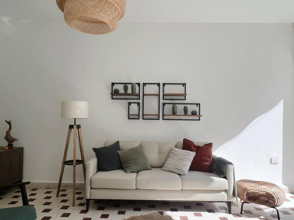 Sunny Eclectic 3BR house in Gemmayze photo 2