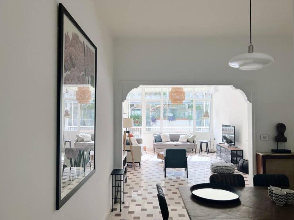 Sunny Eclectic 3BR house in Gemmayze photo 3