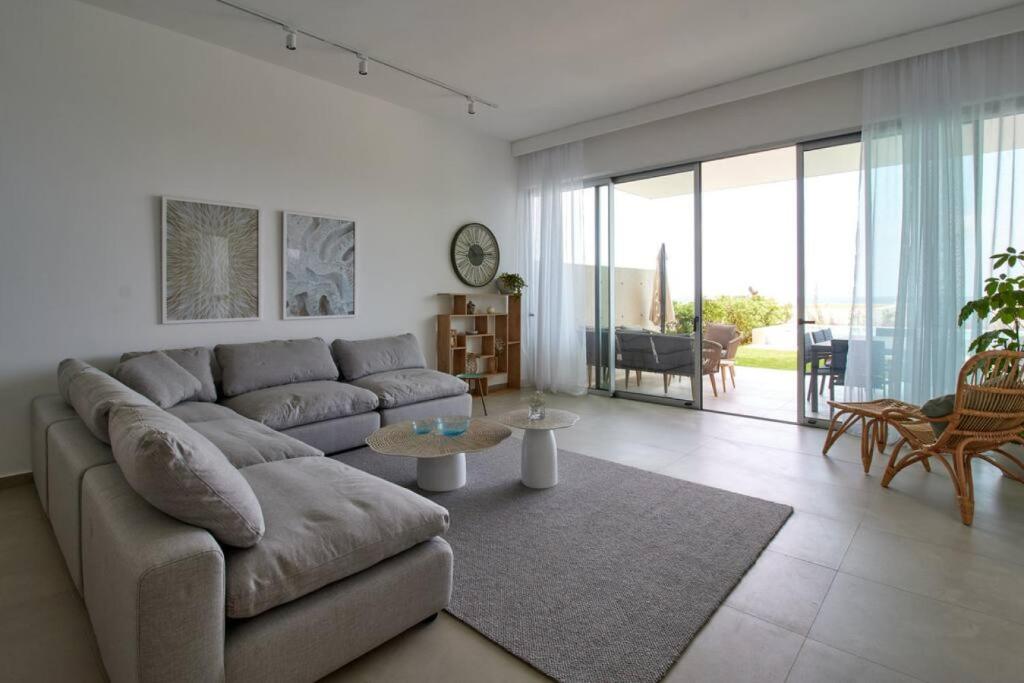 Amchit Bay Beach Residences 2BR w Private Pool photo 1