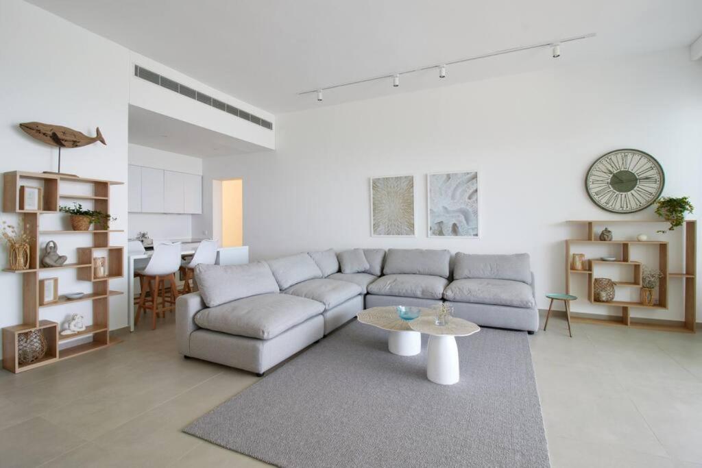 Amchit Bay Beach Residences 2BR w Private Pool photo 2