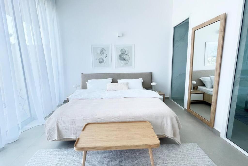 Amchit Bay Beach Residences 2BR w Private Pool photo 3
