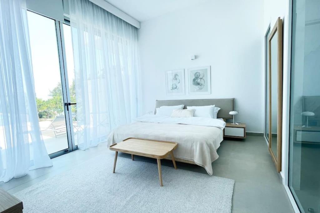 Amchit Bay Beach Residences 2BR w Private Pool photo 4