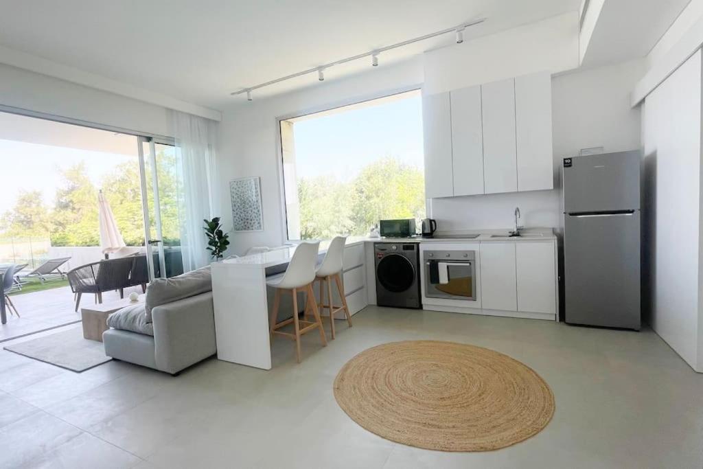 Amchit Bay Beach Residences 1BR w Private Pool photo 4