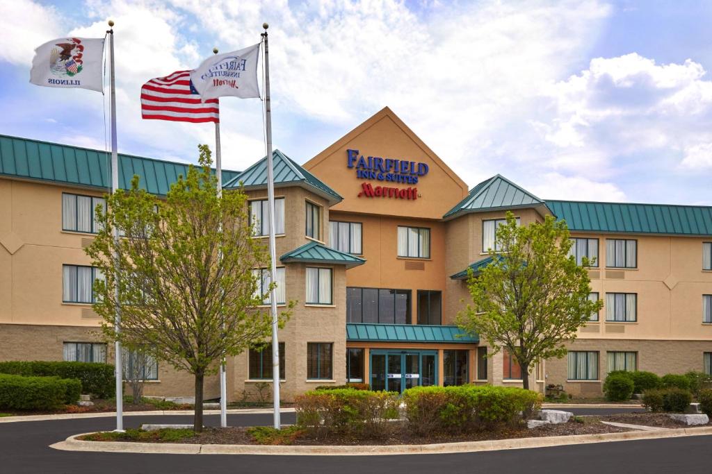 Fairfield Inn & Suites by Marriott Lombard image
