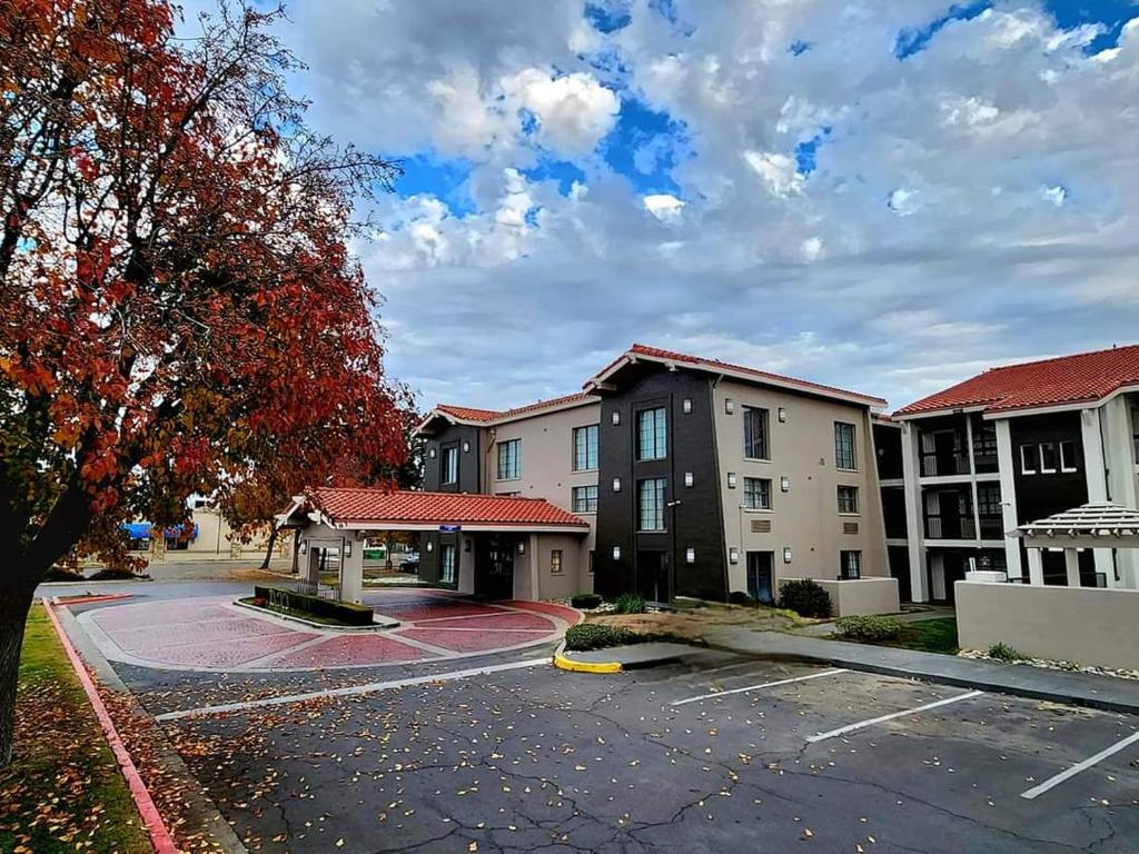 La Quinta Inn by Wyndham Fresno Yosemite photo 2
