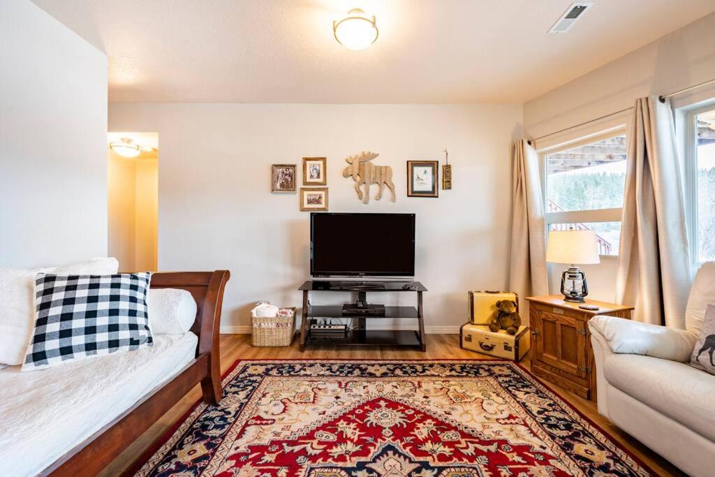 Meandering Moose Apartment photo 3