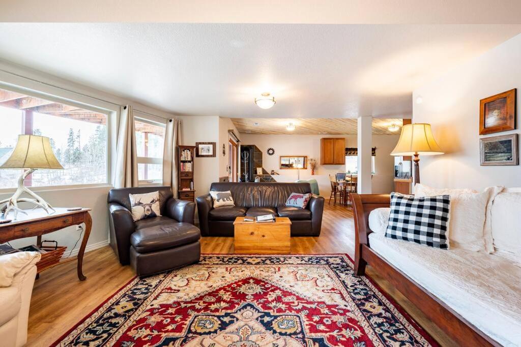 Meandering Moose Apartment photo 2