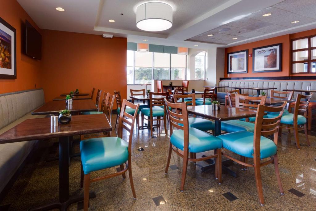 Drury Inn & Suites Columbia Stadium Boulevard photo 3