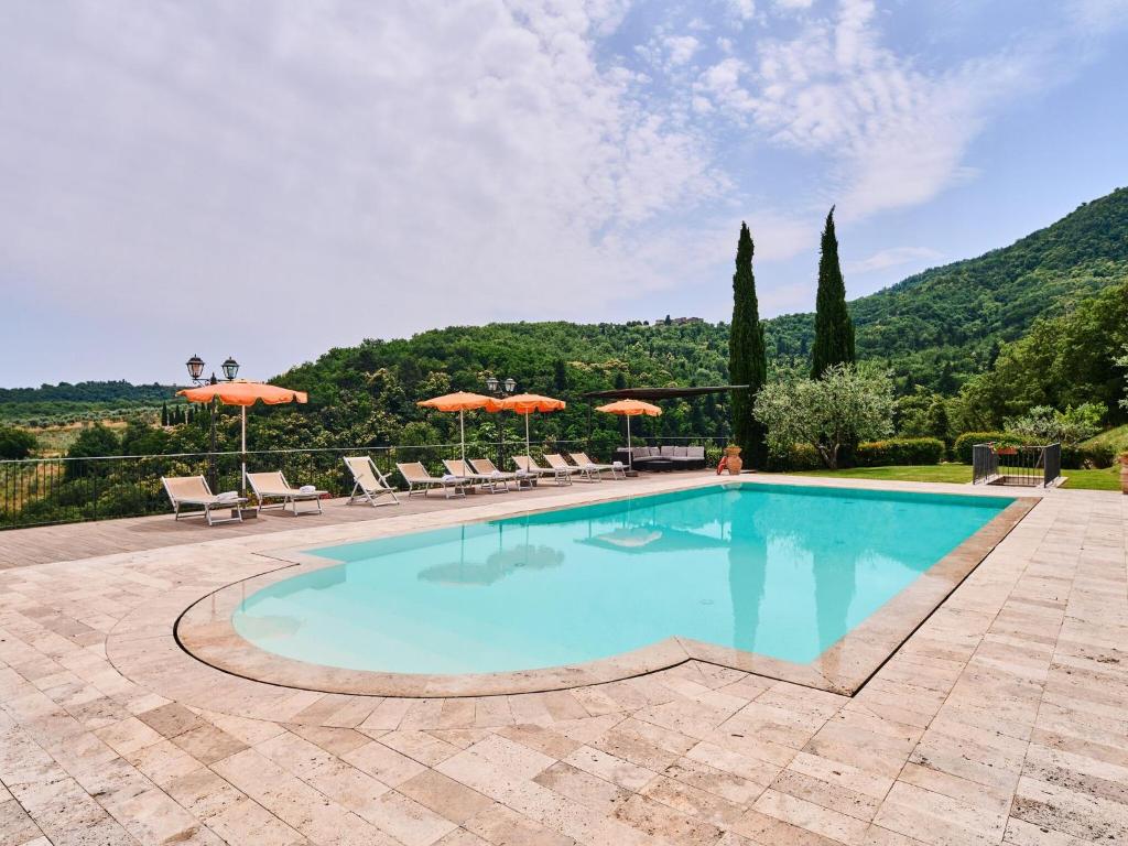 Spacious apartment in a beautiful farmhouse with swimming pool photo 2