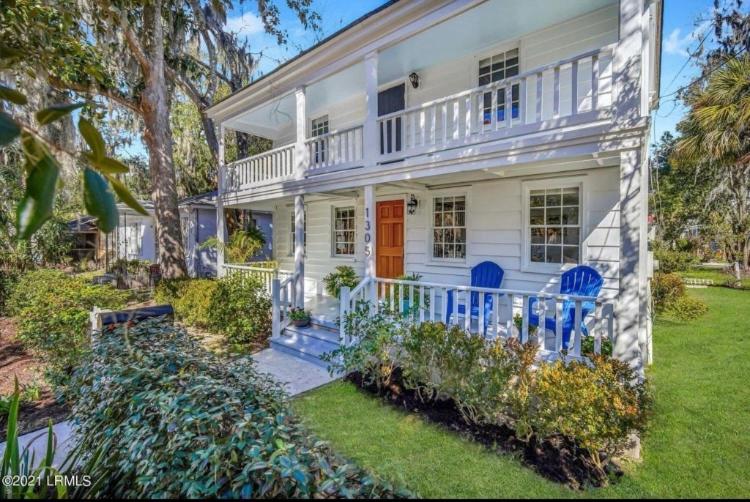 Sea Glass Cottage on Duke - Three Bedrooms Downtown Beaufort image