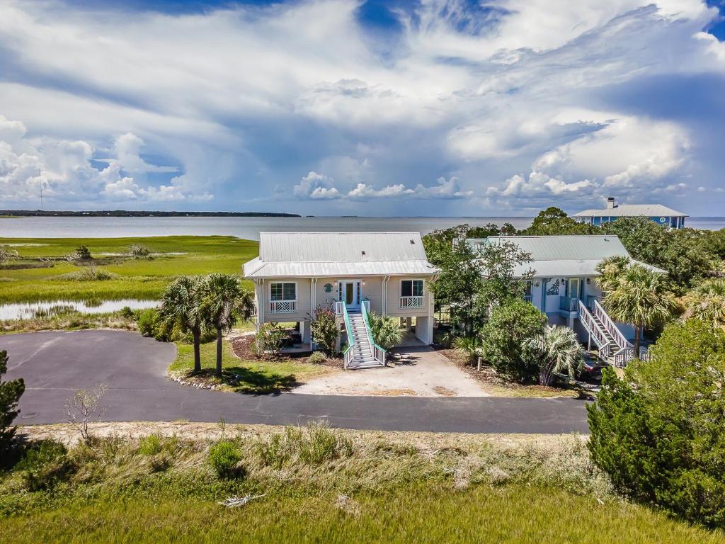 Seaside Bungalow With Million Dollar Views image