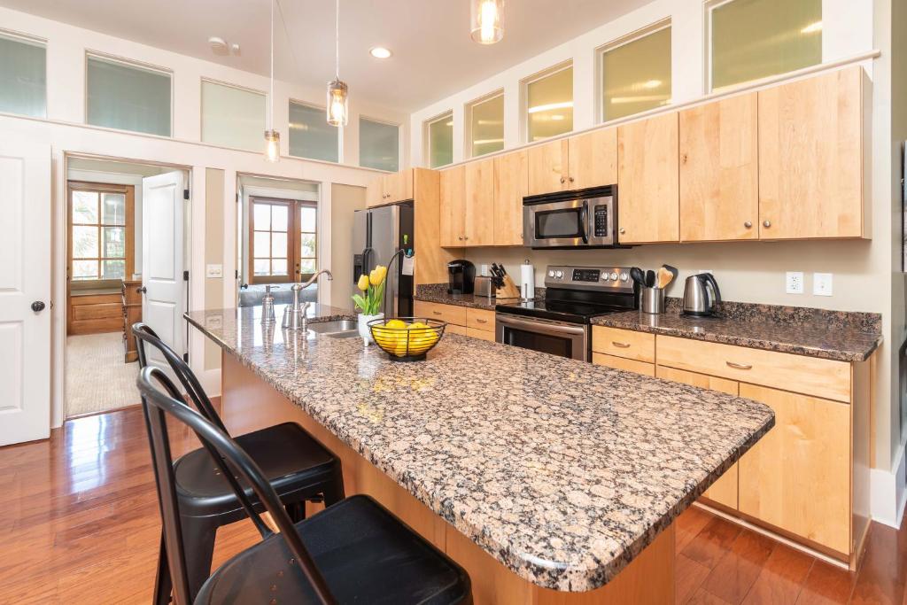 Cherokee Farms Flat - New Listing in Habersham photo 1