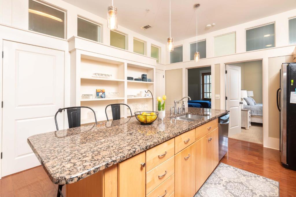 Cherokee Farms Flat - New Listing in Habersham photo 2