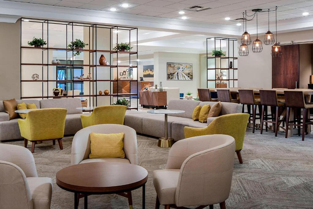 Sheraton Suites Market Center Dallas image