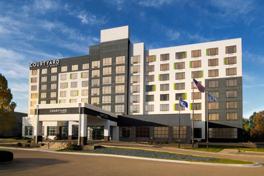 Courtyard by Marriott Edina Bloomington image