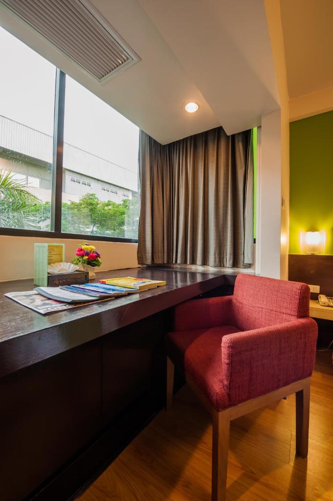 Двухместный (Улучшенный двухместный номер с 1 кроватью), Отель The Seasons Bangkok Huamark