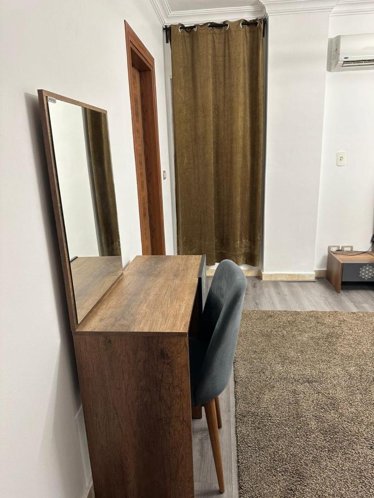 El-Shaikh Zayed, 6 october 3BHK flat- families only photo 2
