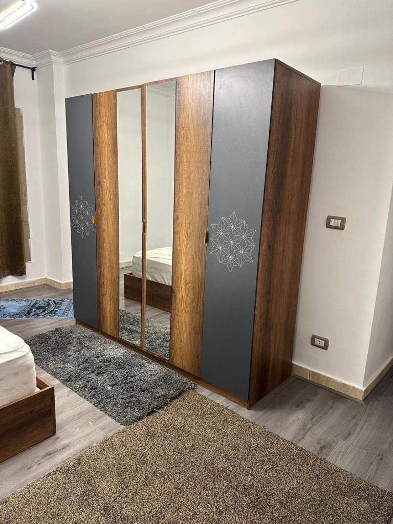 El-Shaikh Zayed, 6 october 3BHK flat- families only photo 1