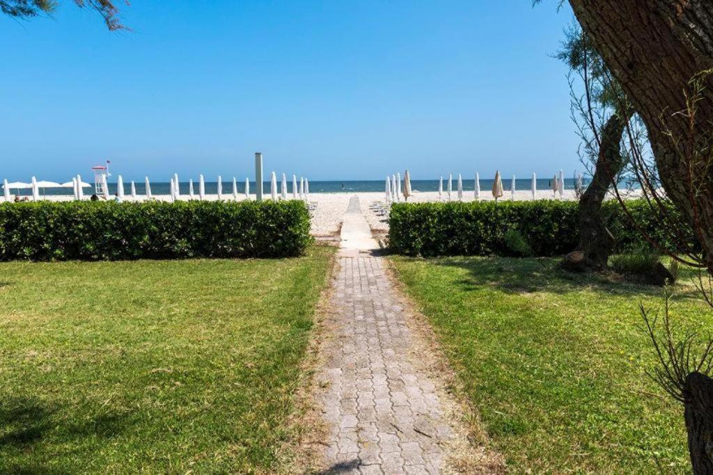 SE012 - Senigallia, monolocale fronte mare al residence Piramidi photo 4