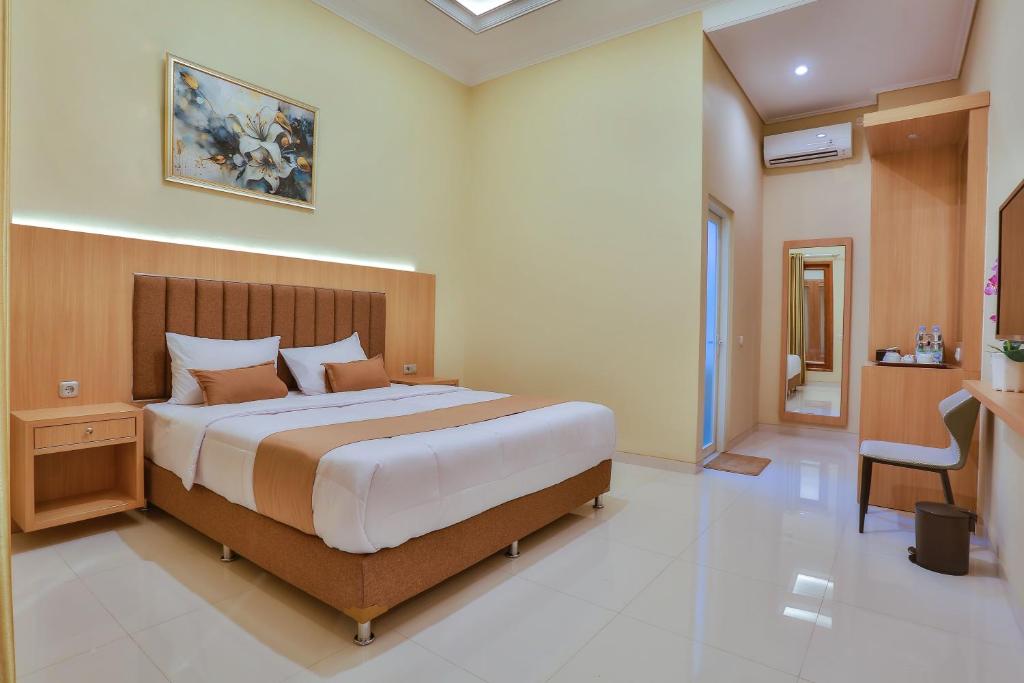 The Horizontal Hotel Pacitan photo 3