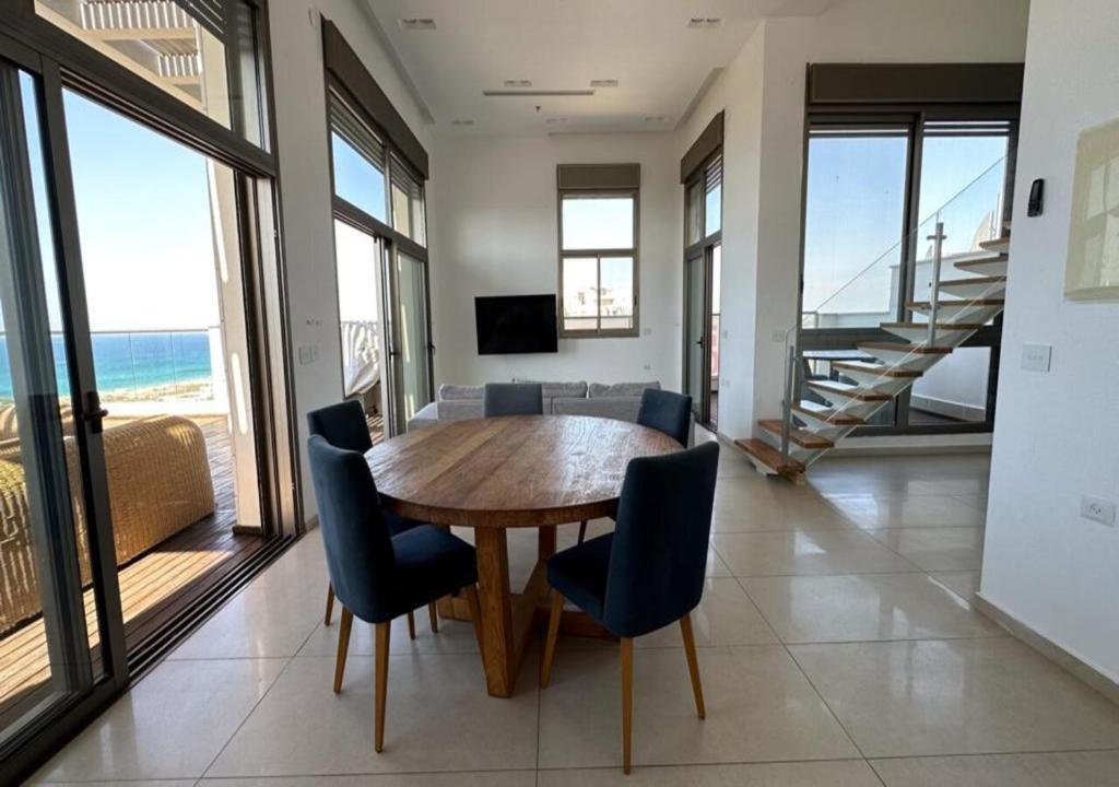 הקומה ה 16 POOL PENTHAUSE photo 3