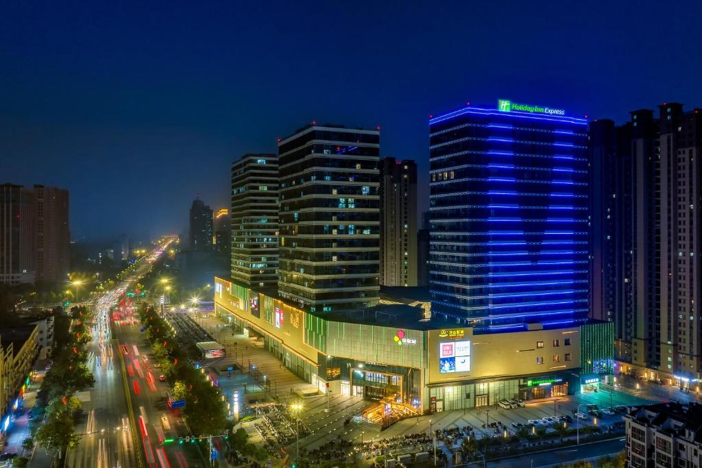 Holiday Inn Express Heze City Center, an IHG Hotel