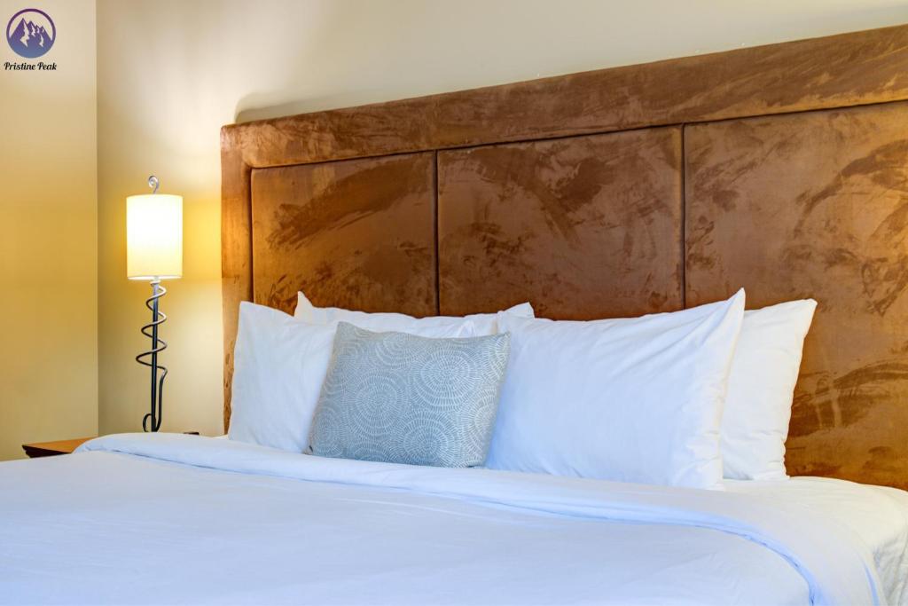 Chinook Manor photo 1