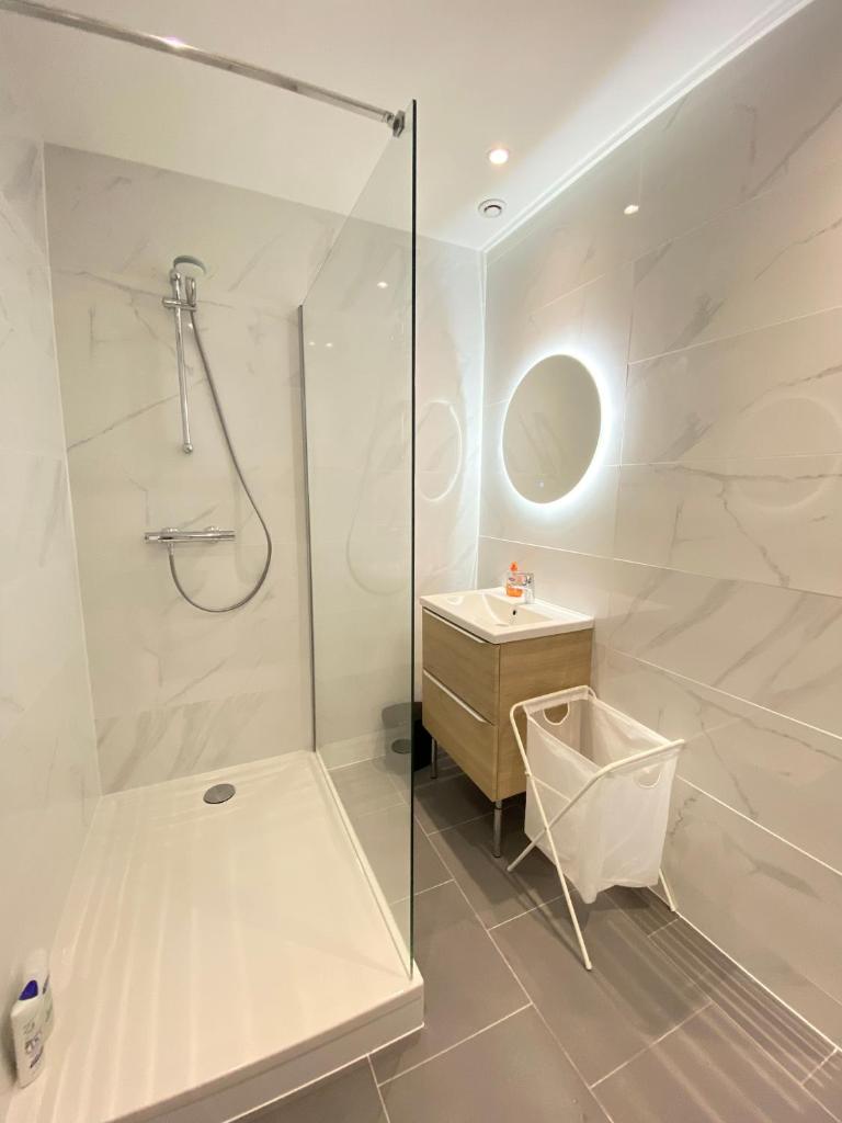 Magnifique T2 40m2 lumineux, moderne et rénové avec fibre photo 4